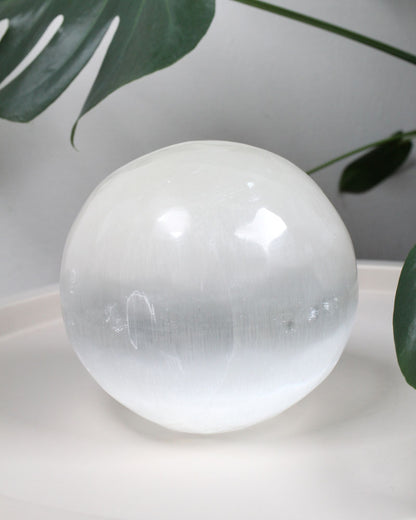 Selenite moon lamp