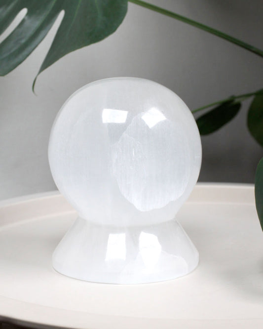 Selenit sfärlampa