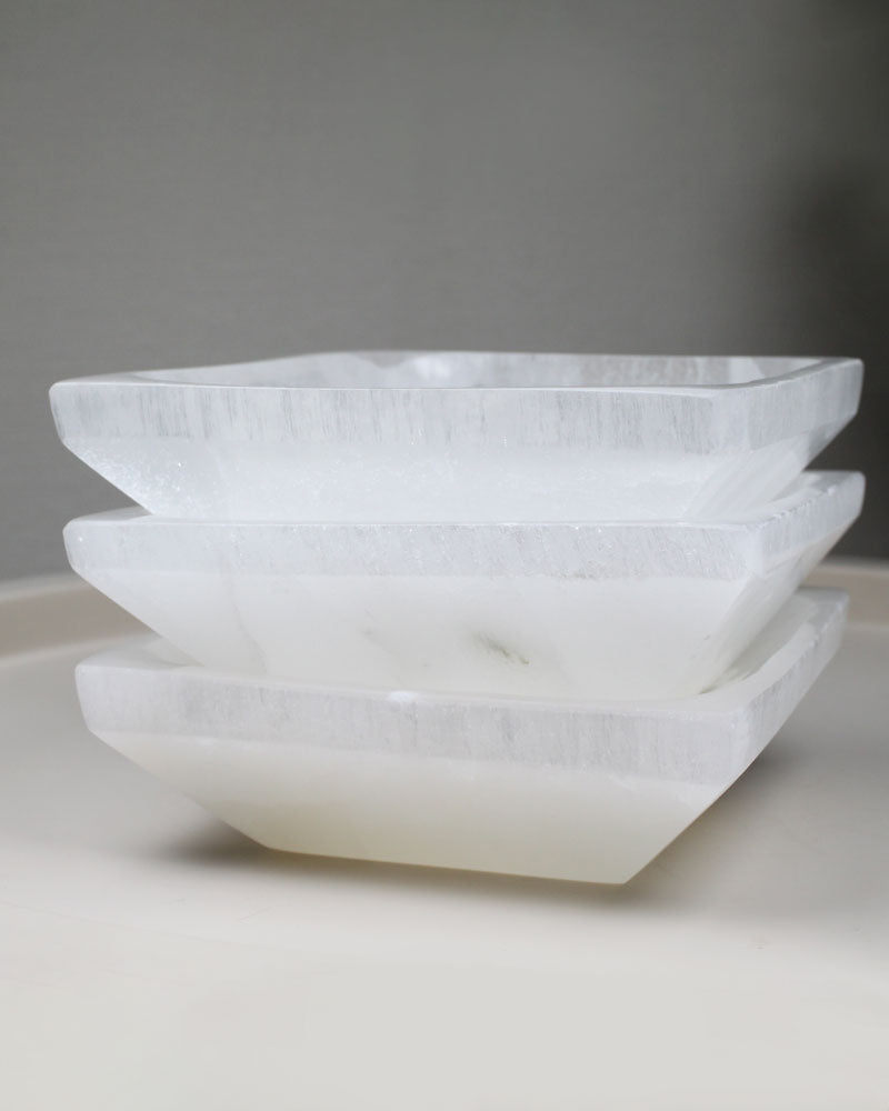 Selenit fyrkantig skål 14 cm