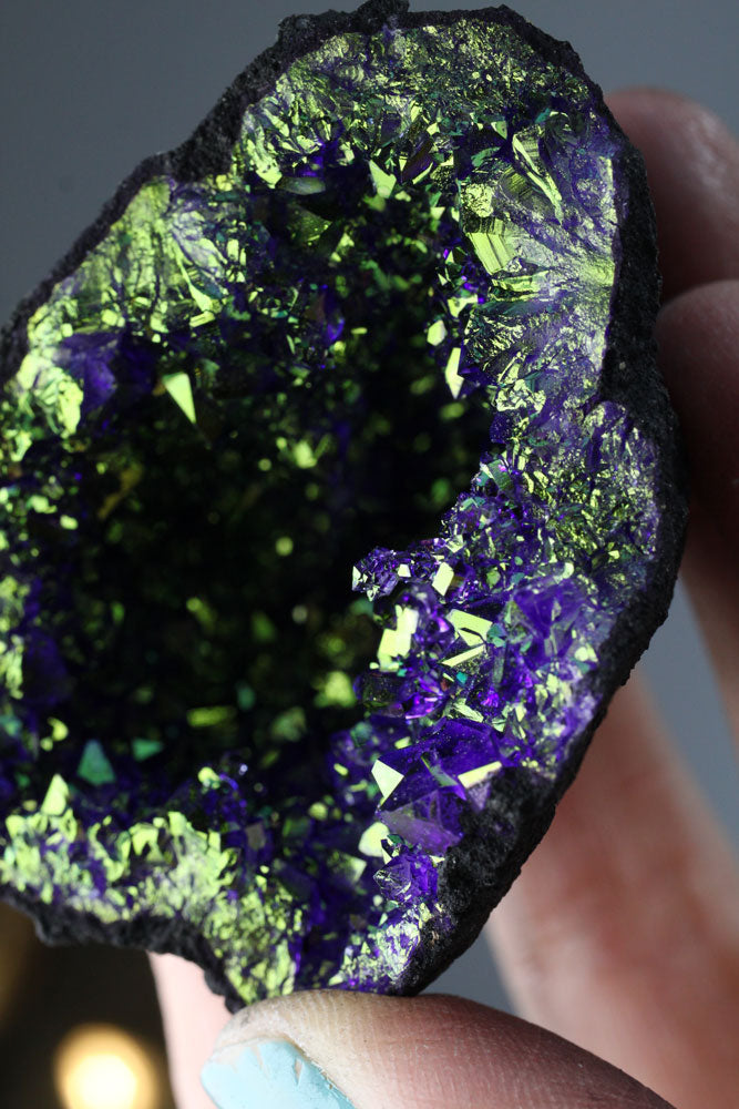 Guldvioletta färgade geoder