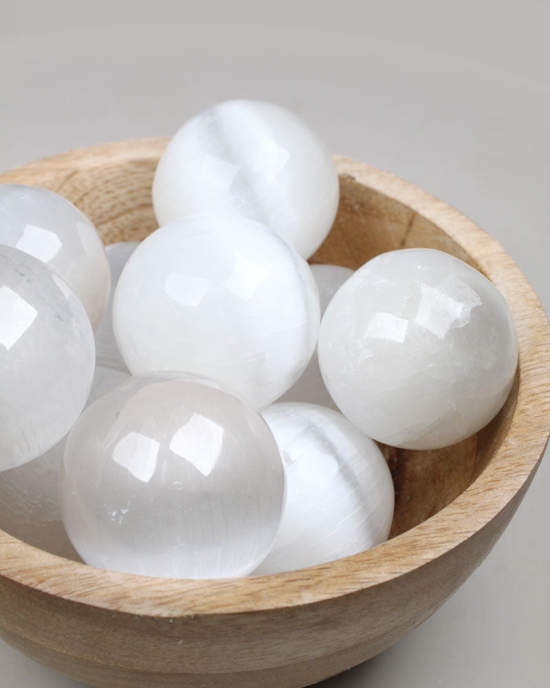 Selenite Sphere white 3-4 cm