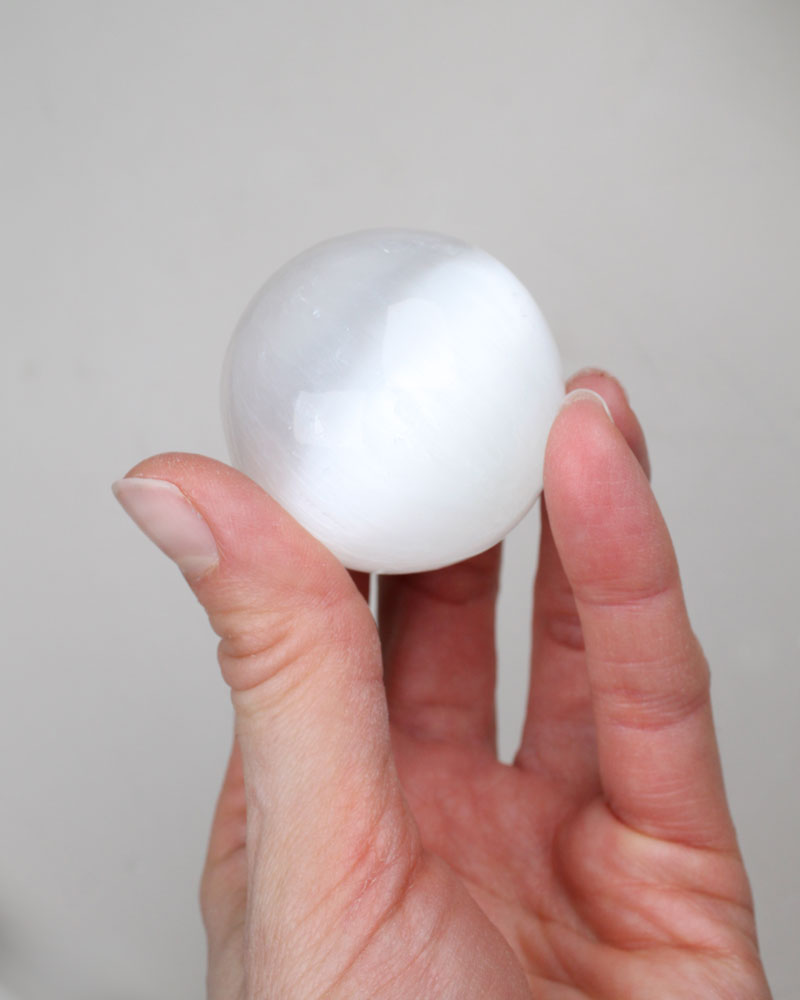 Selenite Sphere white 3-4 cm