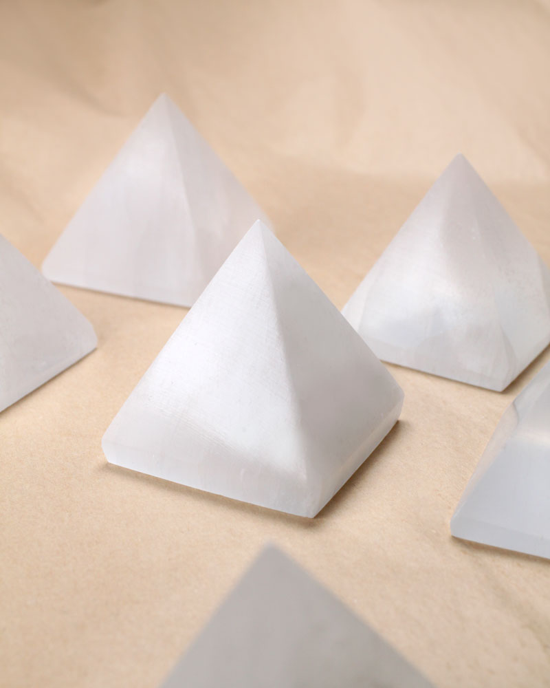 Selenitpyramid 4 cm