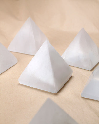 Selenite Pyramide 4 cm