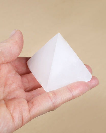 Selenite Pyramide 4 cm